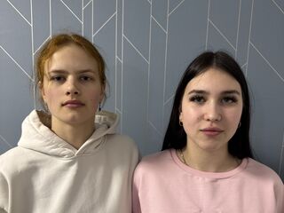 TaiteAndDaisy's Cam live sex show Profile Image